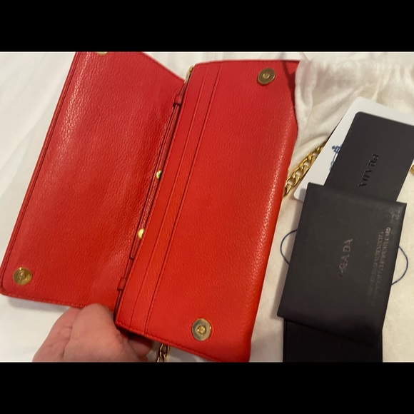 Prada wallet on chain. 100 💯 authentic - Picture 3 of 10
